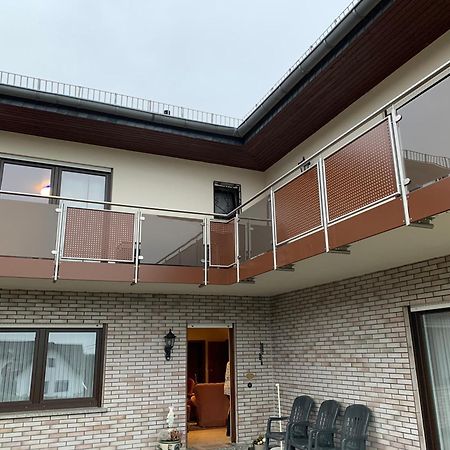 Ferienwohnungjahrsfeld Strassenhaus ภายนอก รูปภาพ
