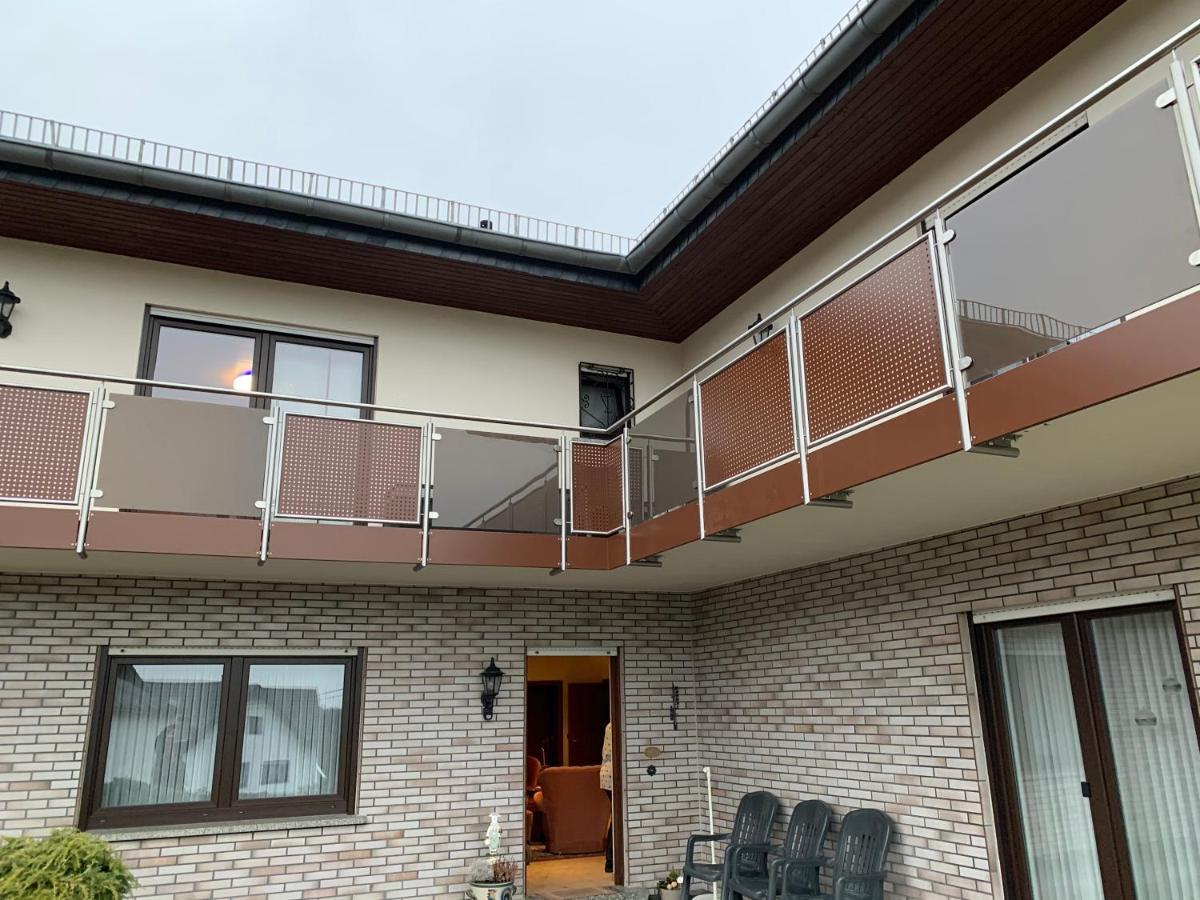 Ferienwohnungjahrsfeld Strassenhaus ภายนอก รูปภาพ
